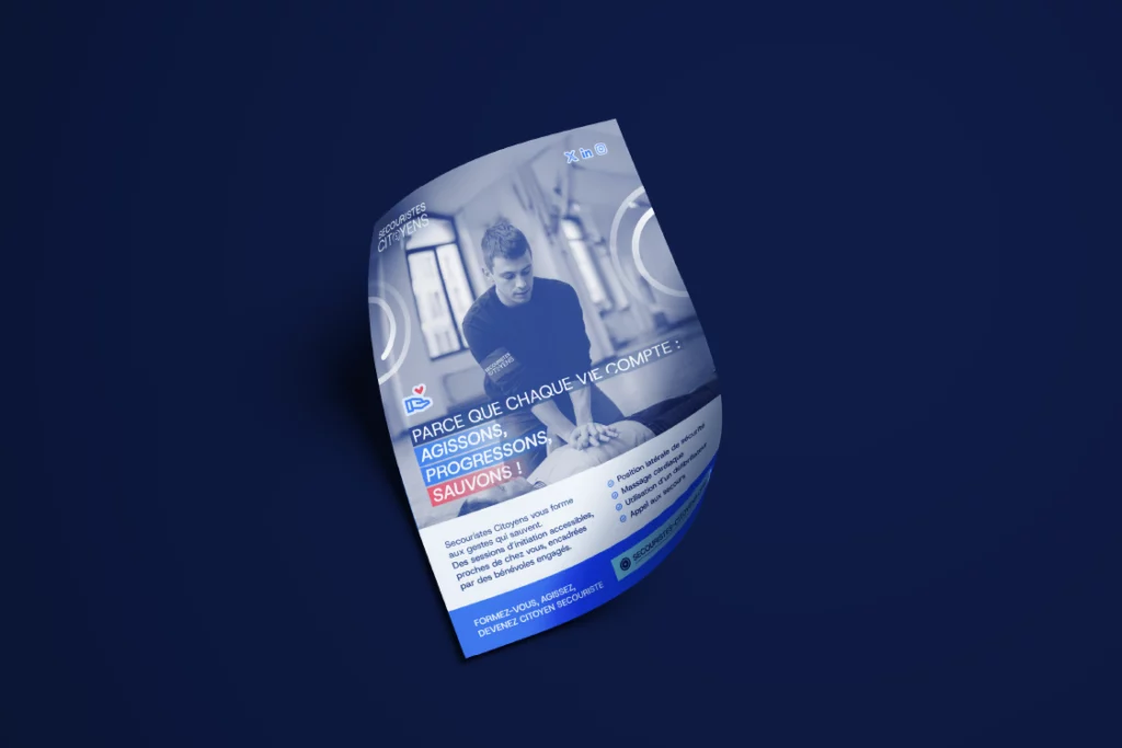 Flyer UNSC avec un visuel de formation aux gestes qui sauvent et le slogan de l’association.
